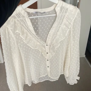 Blus från Zara - Jättefin blus från Zara. Storlek Small. 