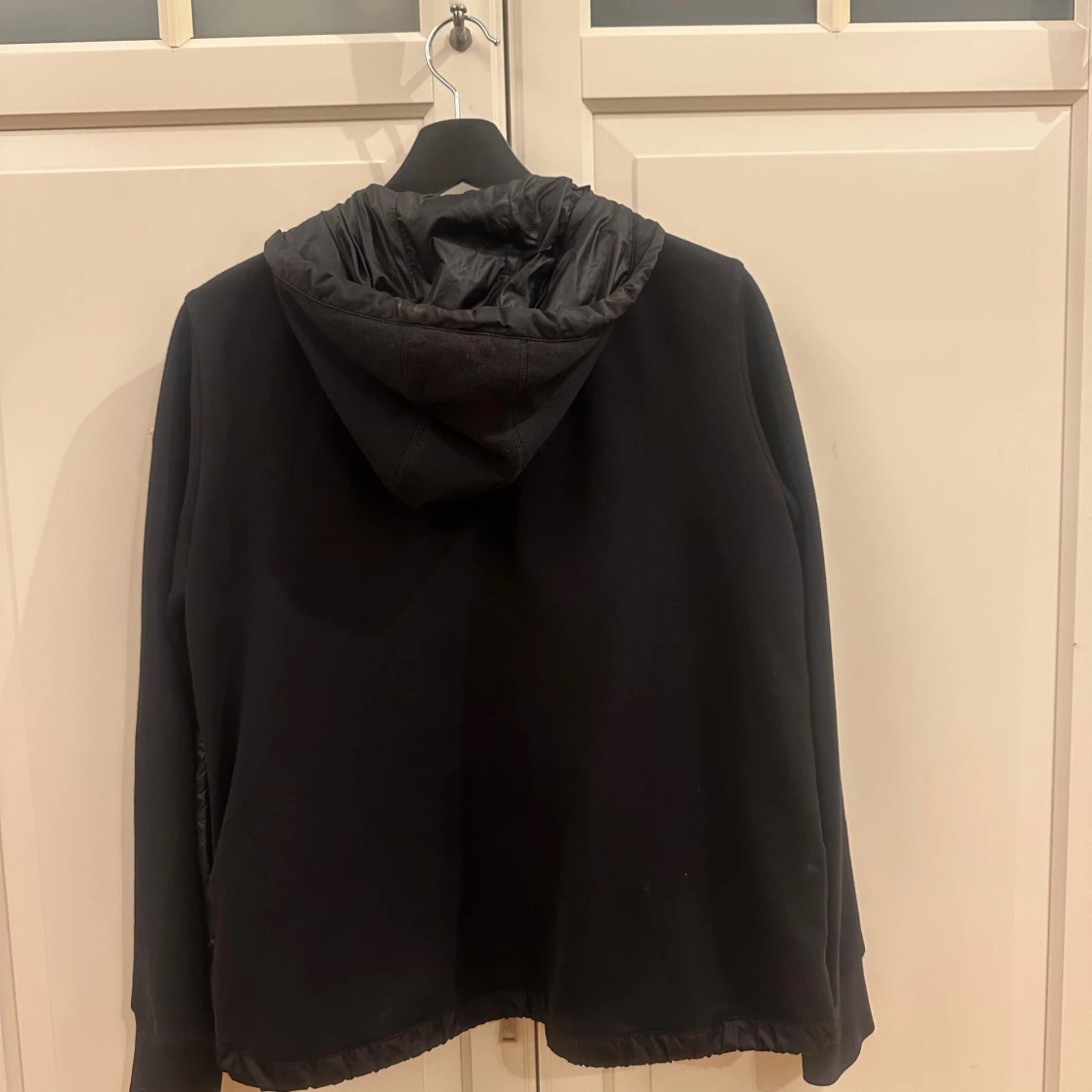 Svart pufferjacka från Moncler- Intressekol - 1