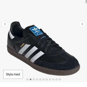 Adidas Sneakers  - Adidas sneakers i storlek 39 helt oanvända ligger bara i kartongen☺️