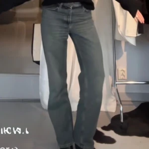 Nelly jeans - Nelly perfect straight jeans i storlek 34. Aldrig använda med lapparna kvar