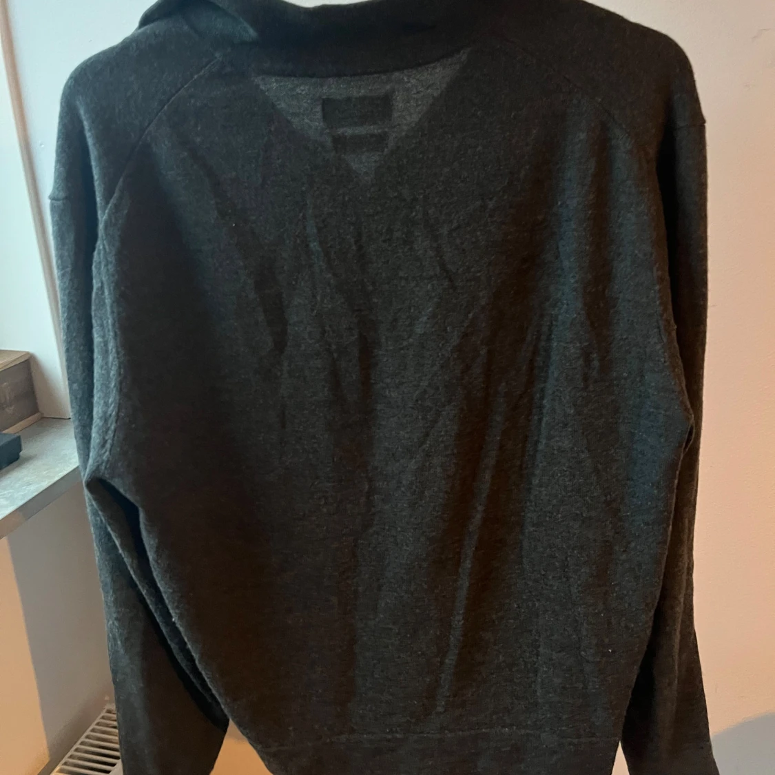 Mörkgrå merinotröja - 1