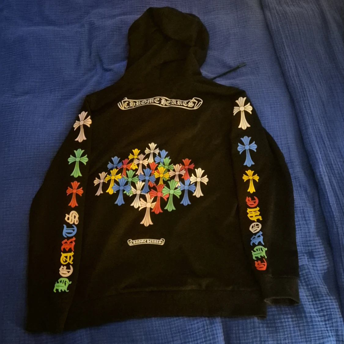 Svart Chrome Hearts hoodie med färgglada kors - 1