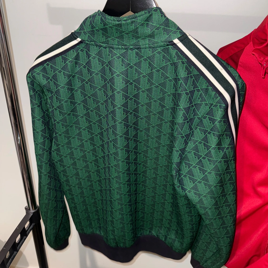 Grön mönstrad vindjacka från Lacoste - 2