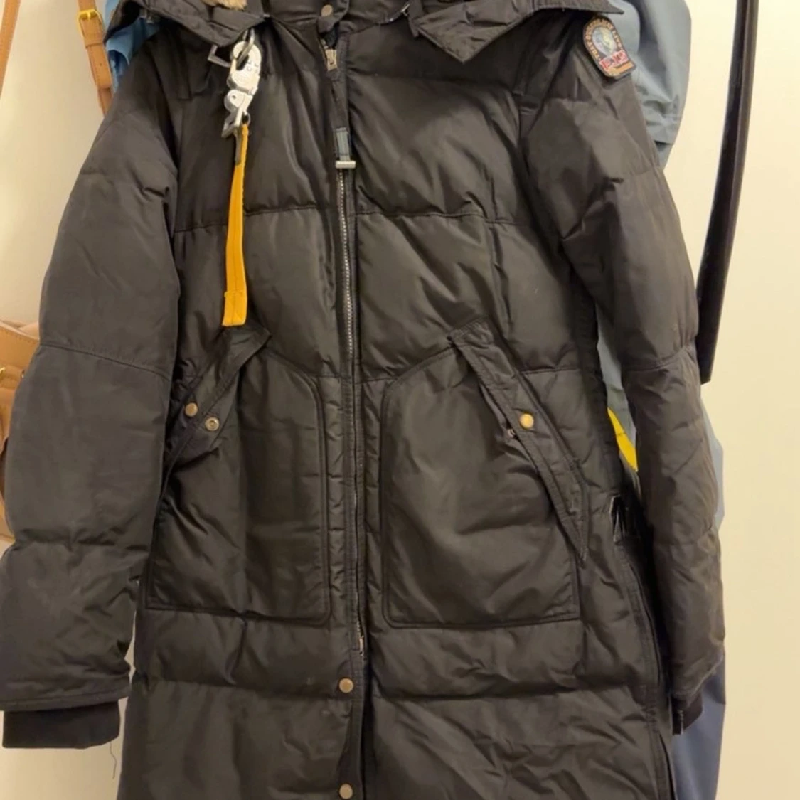 Svart lång dunjacka Parajumpers XS