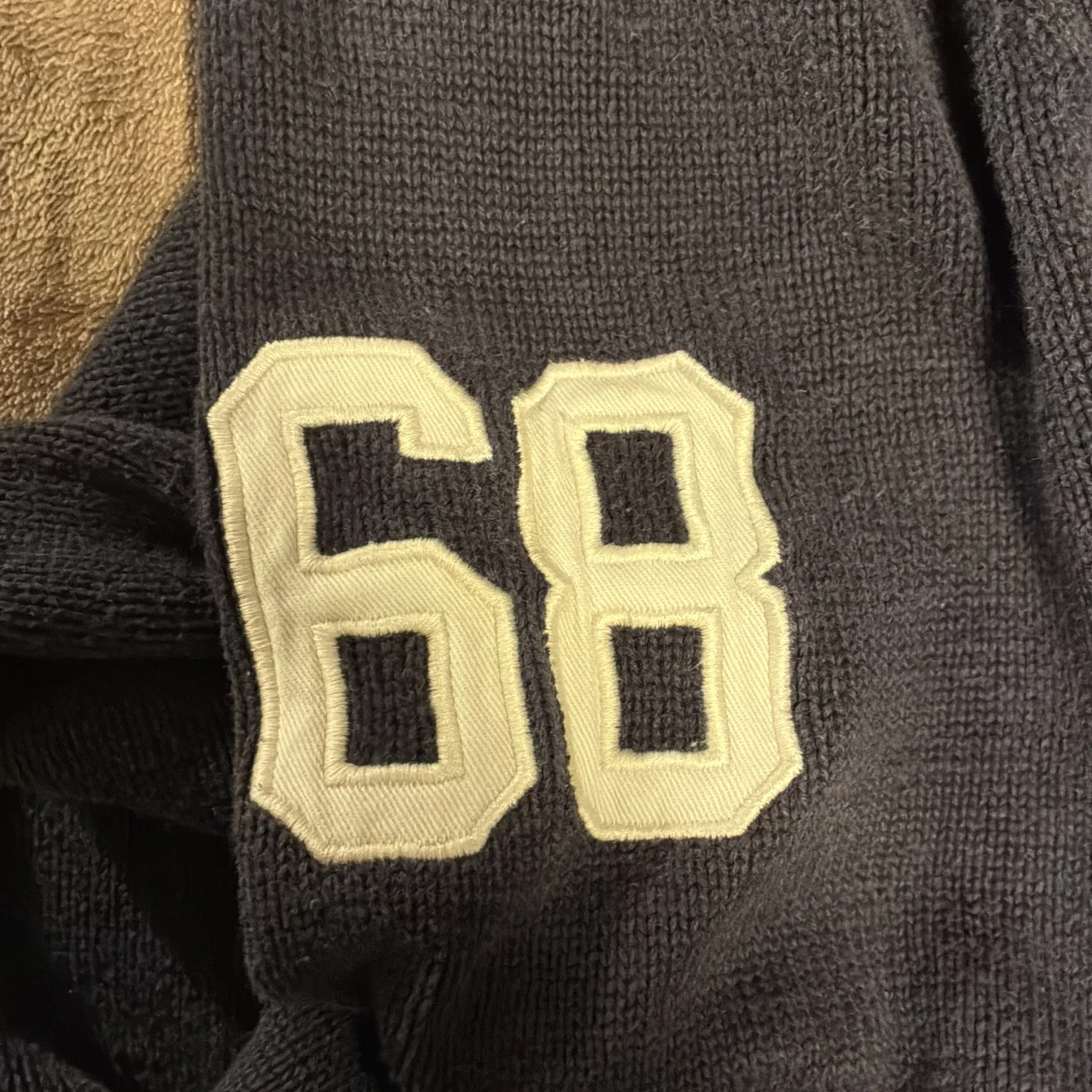 Mörkblå stickad hoodie från Morris - 3