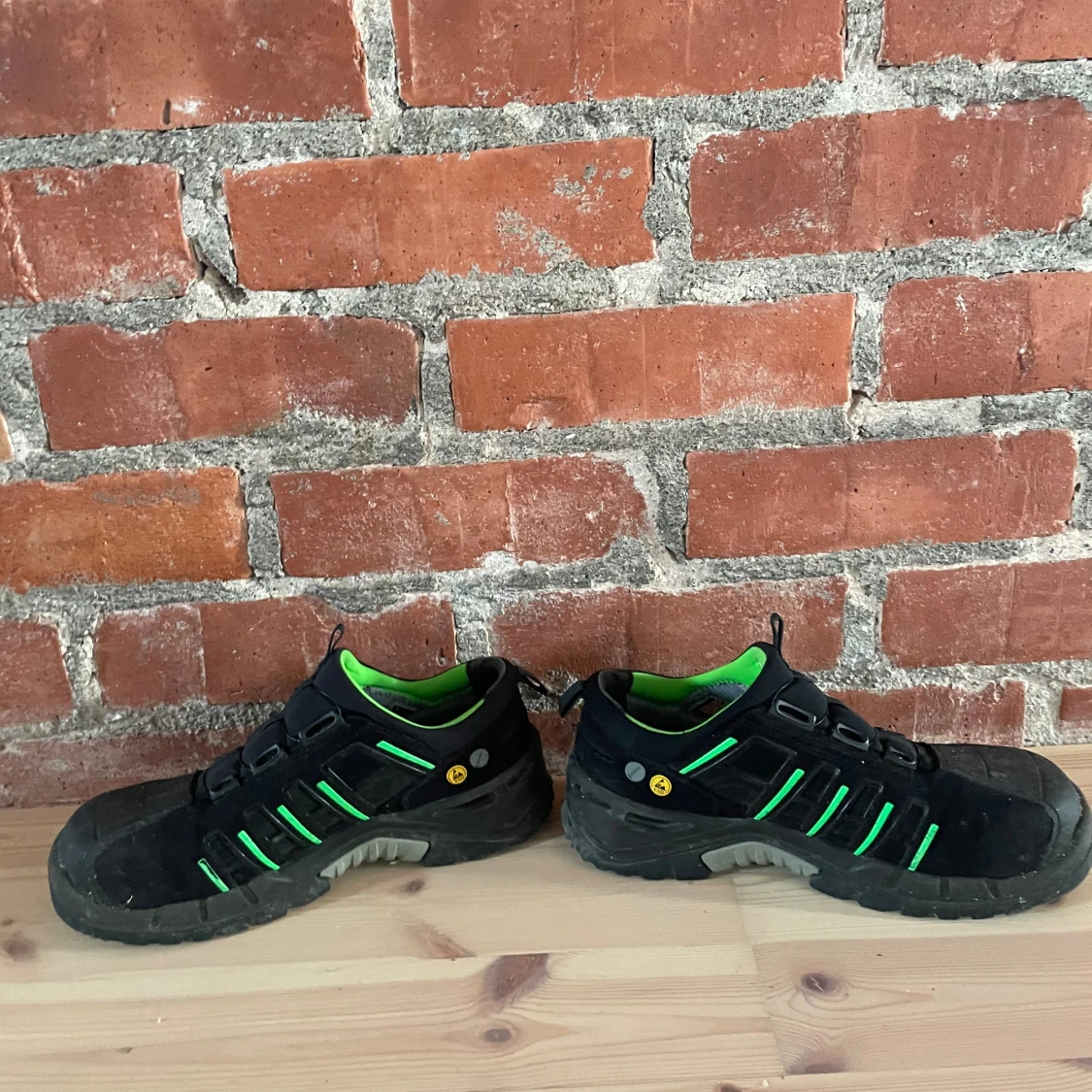 Svarta Jalas sneakers med gröna detaljer - 2