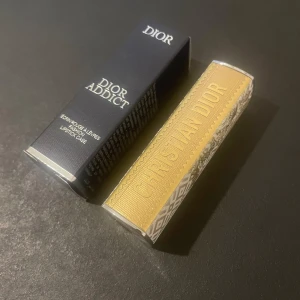 Dior addict lipstick case Grand bal - Dior addict lipstick case Grand bal, ny och oanvänd. Läppstifthållare, hölje/hållare till Dior läppstift, läppstiftsfodral.