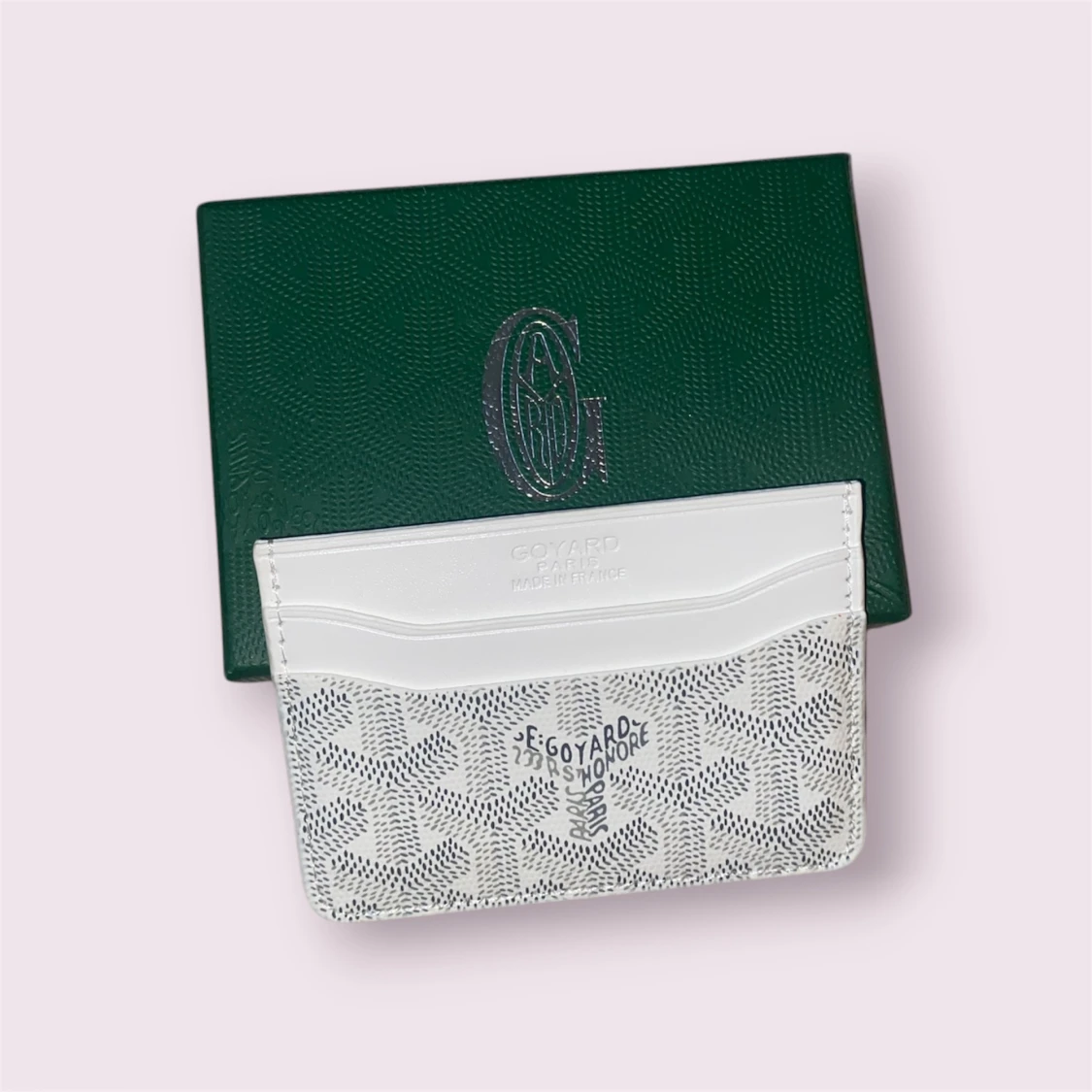 Vit plånbok med mönster