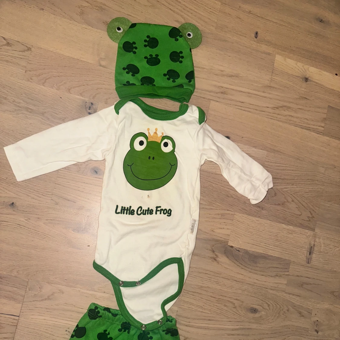 Grodset med Body, Byxor och Mössa - 1