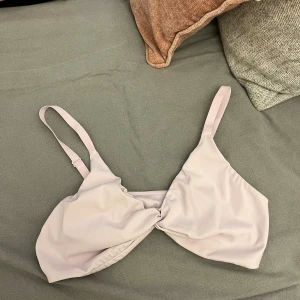 Träningstopp  - Säljer denna ur snygga Träningstoppen ifrån Gymshark. Endast använd två gånger därav bra skick! Storlek S 🩷