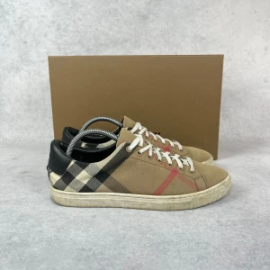 Burberry checked sneaker - Condition: 7/10  – What is included: Only the sneakers  – Retail price: 6800 SEK