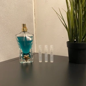 Jean Paul Gaultier Le Beau EDT Sample - Olika Storlekar, 1ml 20kr, 2ml 35kr, 3ml 55kr, 6ml 94kr, 9ml 119kr