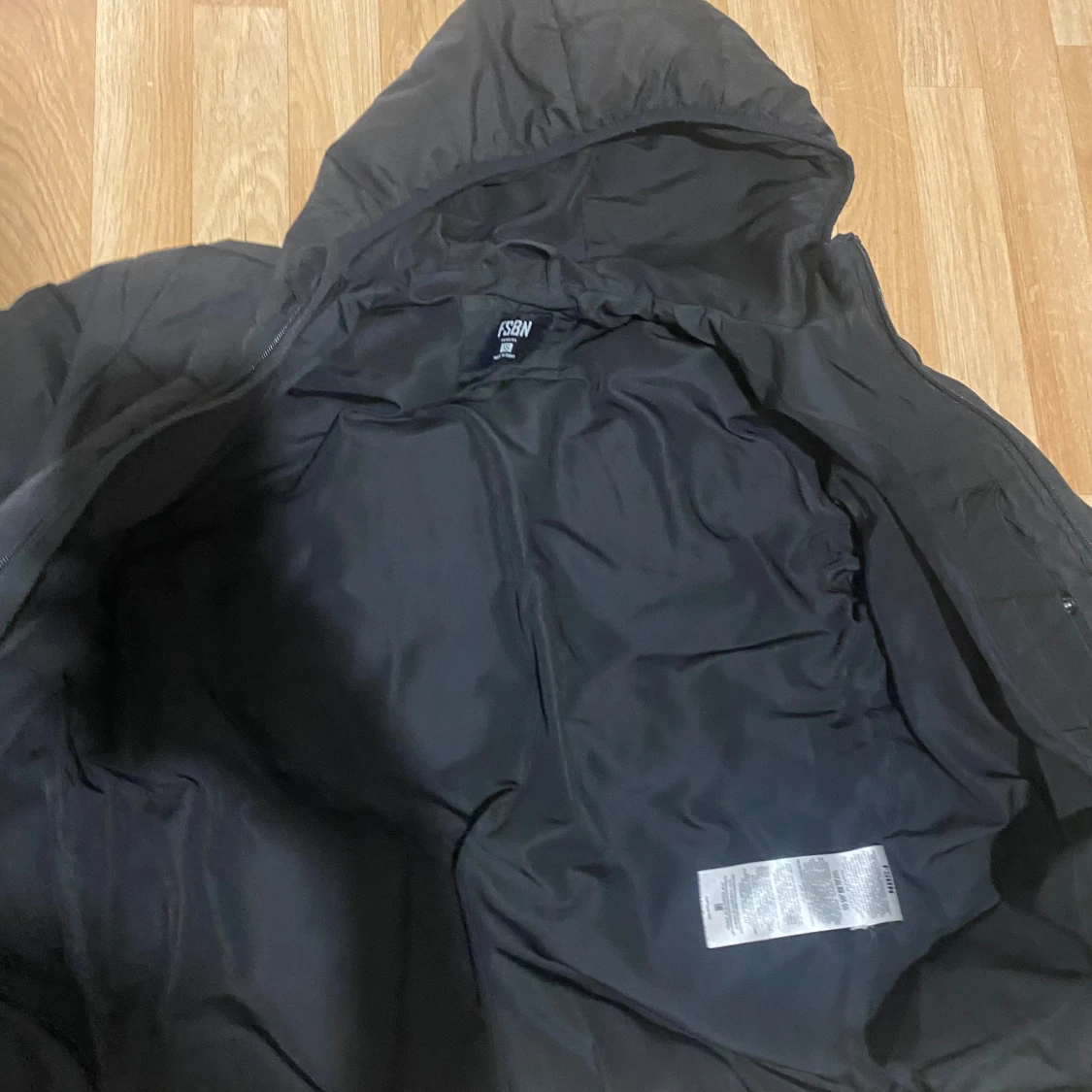 Svart pufferjacka från FSBN med huva - 2