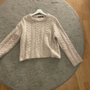  stickad tröja från 157 - Knappt använd 