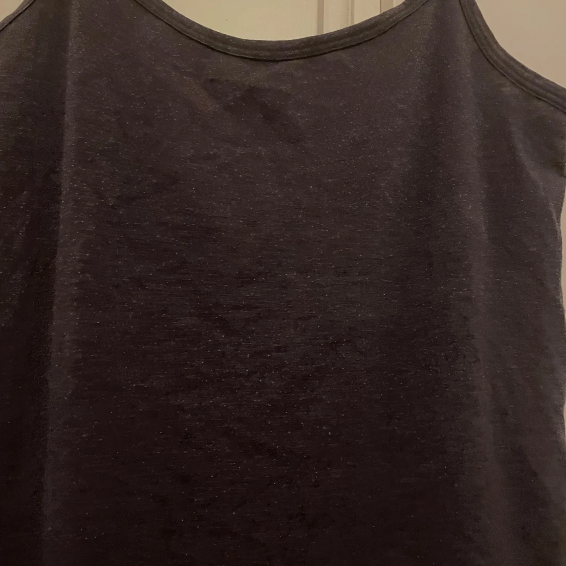 Svart linnetopp med smala axelband - 3