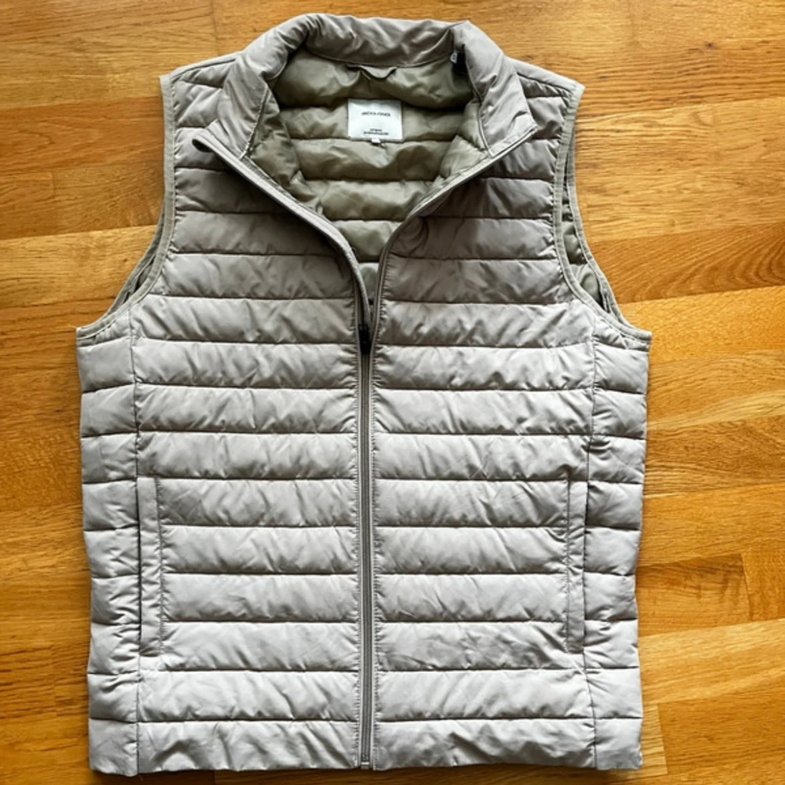 Beige dunväst från Jack & Jones