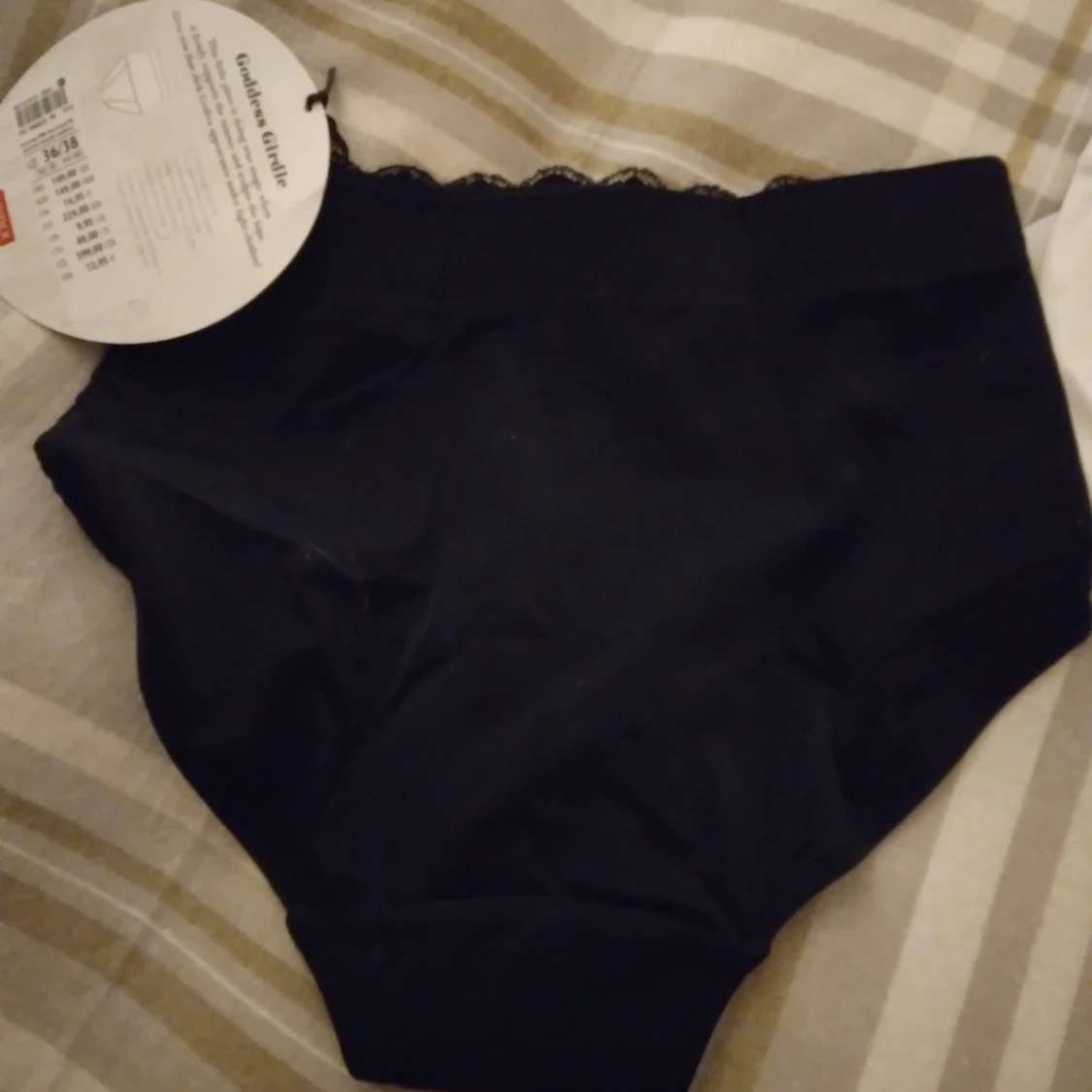 HELT NYA OANVÄNDA Svarta shapingbyxor med spets från Lindex, 36-38. - 2