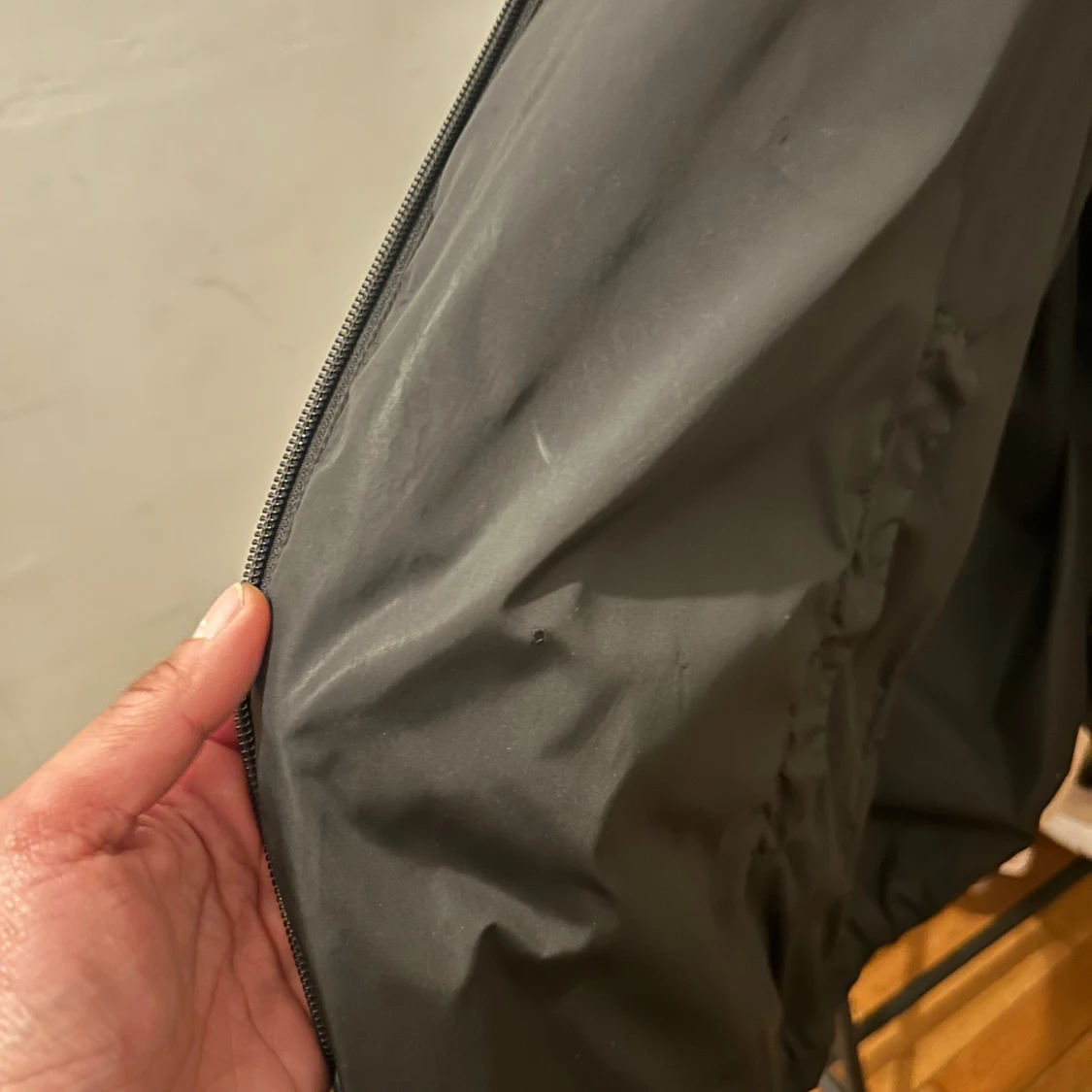 Svart vindjacka från Off-White - 4