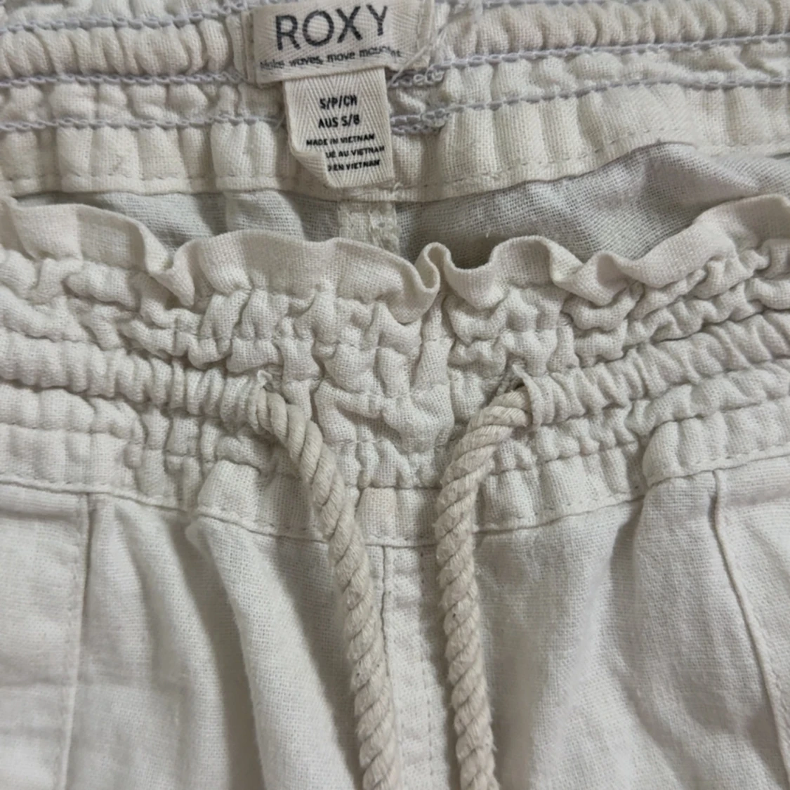 Vita linnebyxor från Roxy med snörning - 2