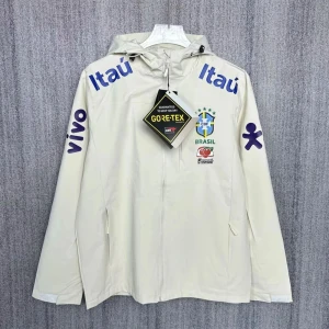 Brasilien Träningsjacka - Detta är en intressekoll på våra träningsjackor där ni kan ha erat favorit lag på bröstet samtidigt som du får en riktigt fet jacka(denna finns även i svart). Ge gärna feedback om vi borde börja sälja dessa och vad för pris ni skulle kunna tänka er att betala