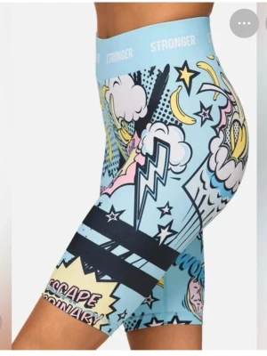 Stronger shorts  - Träningsshorts från stronger i modellen Pop, tror ej de säljs längre. Använd max 5 gånger, jättebra skick - inga defekter. Säljer eftersom jag aldrig använder dom. Skriv för egna bilder 🩷