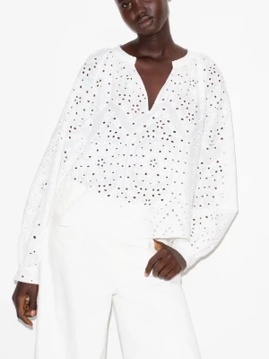 Blus med broderier - Aldrig använd! 