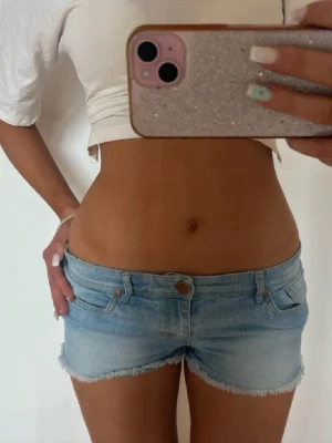 Lågmidjade shorts - Såå snygga Lågmidjade shorts!! Jag är 168 och det är mina bilder, köp via köp nu direkt eller Swish, kvar tills markerad som såld 💖 midjemått i bilden