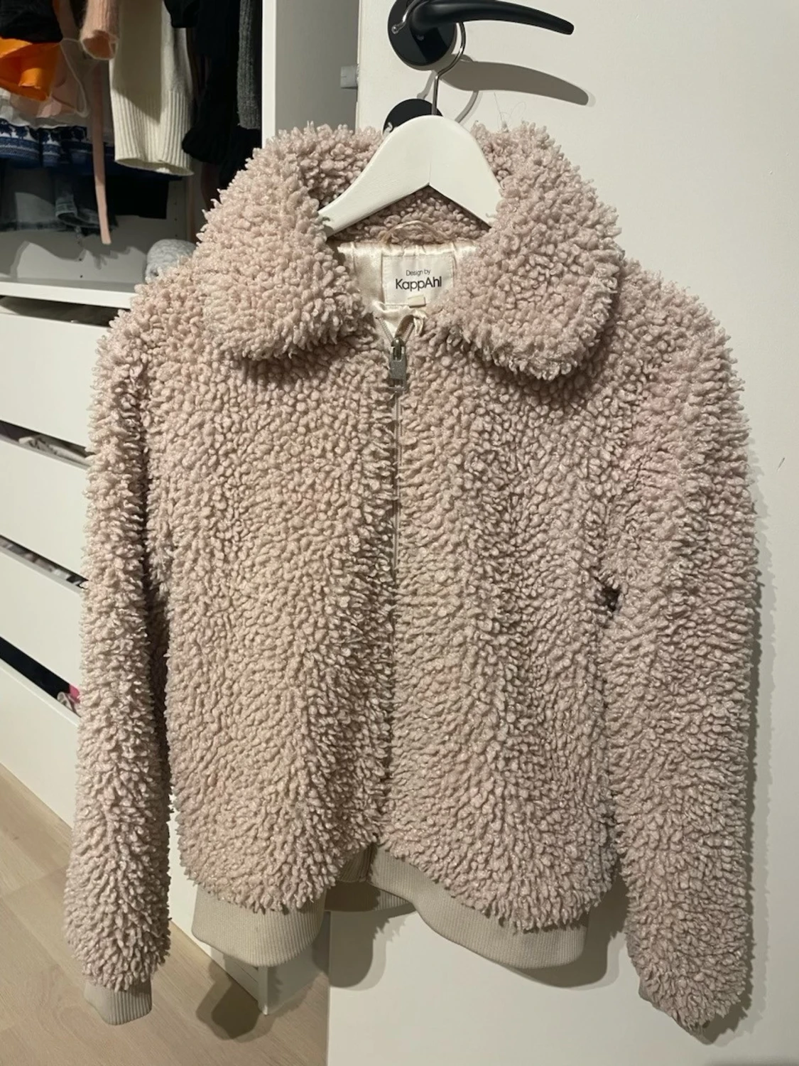 Beige teddyjacka från KappAhl - 1