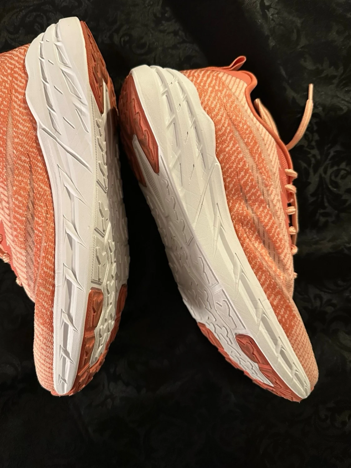 Korallfärgade sneakers med mönster sticker 39 - 3