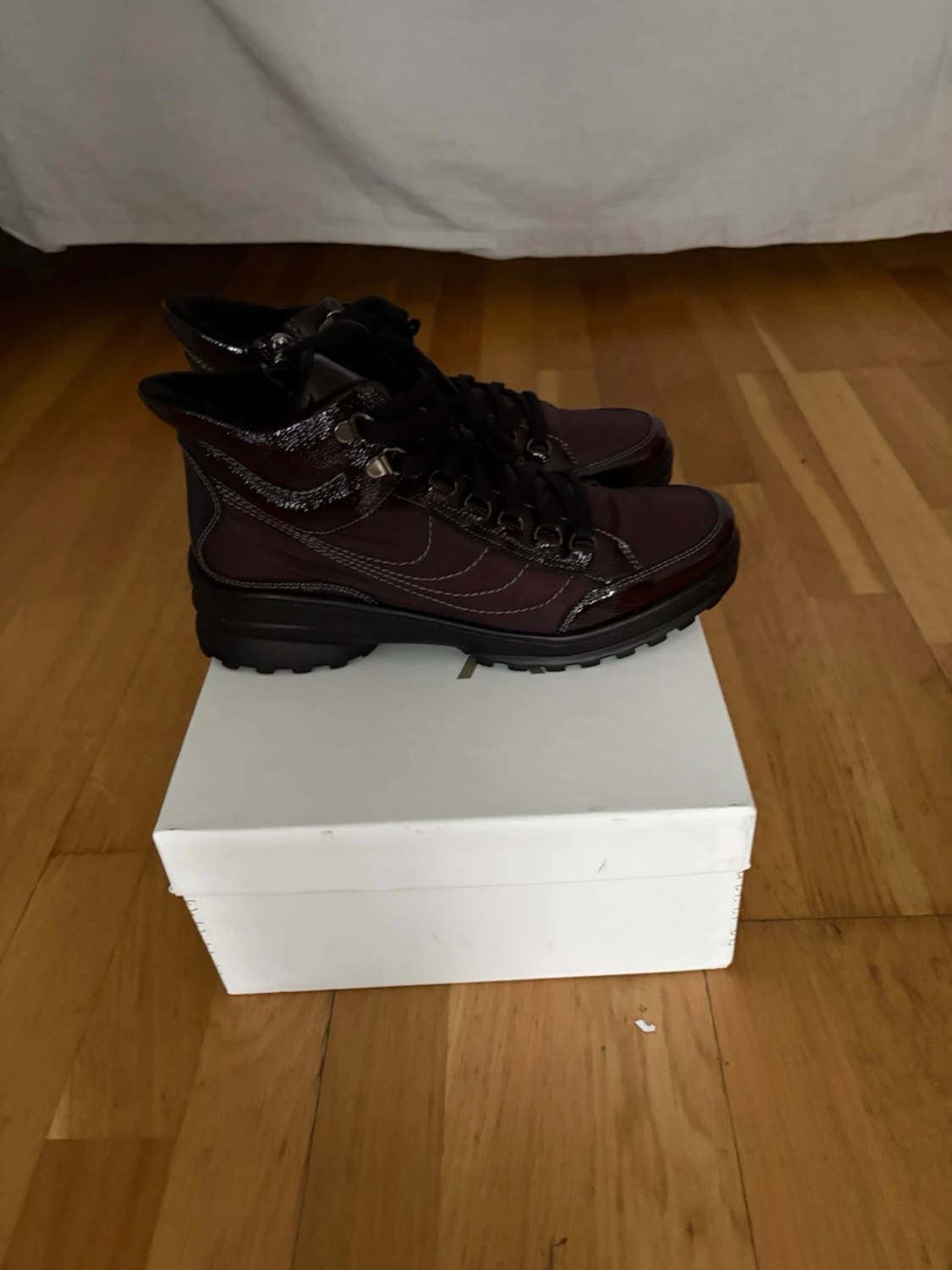 Mörkbruna boots med snörning