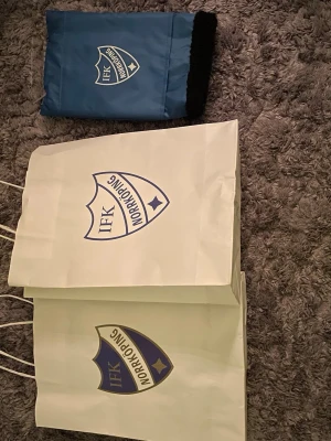 Isskrapa och påsar IFK Norrköping  - Mycket fin isskrapa och påsar från IFK Norrköping.