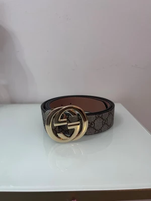 Dubell G skärp - Väldigt fin GG skärp, helt ny och priset kan diskuteras. 