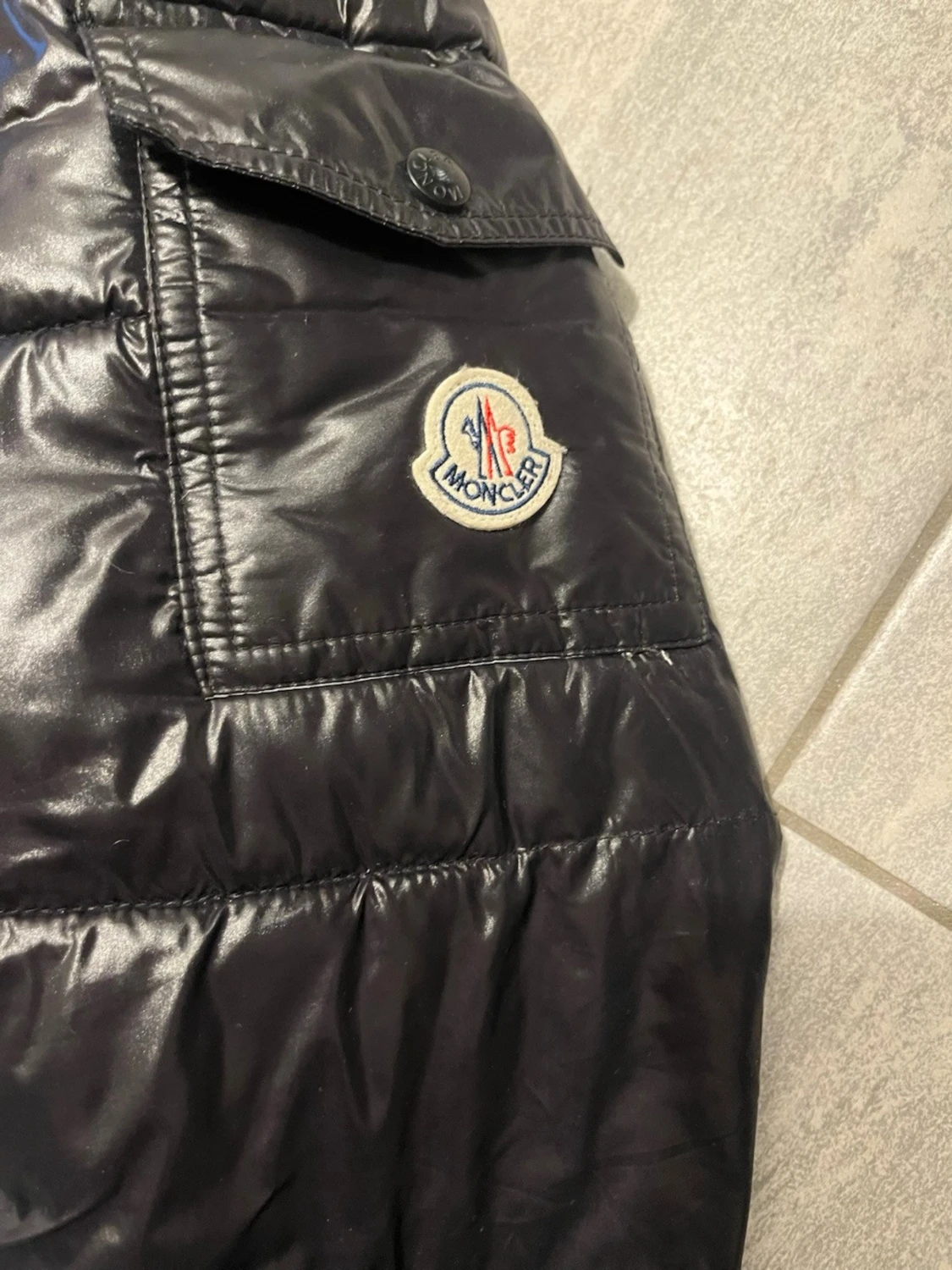 Svart Moncler pufferjacka med huva - 2