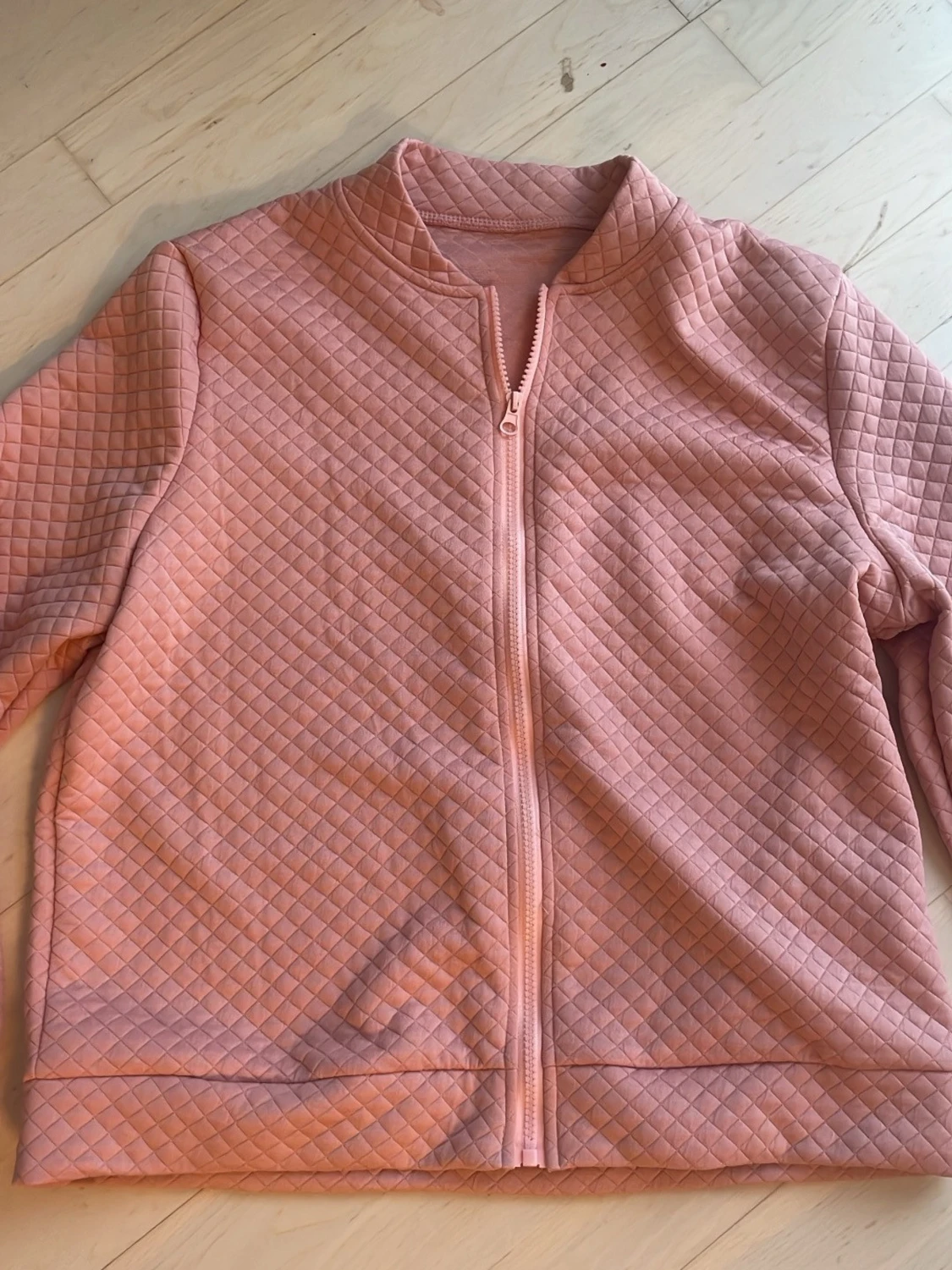 Rosa quiltad kofta med dragkedja