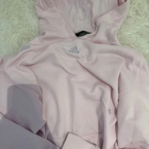 Adidas hodie  - Jätte fina tröjan från Adidas💖💘