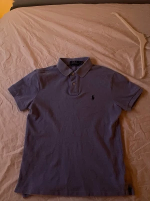 Ralph Lauren piké - Ralph Lauren piké storlek S i väldigt bra skick! Ny pris är runt 1300kr!
