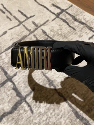Amiri bälte  - Säljer en helt ny Amiri bälte som är 110cm lång. Är det något du undrar över skriv direkt. Vill du köpa andra bältet "Burberry" så finns den i min profil. Passa på och köp❄️