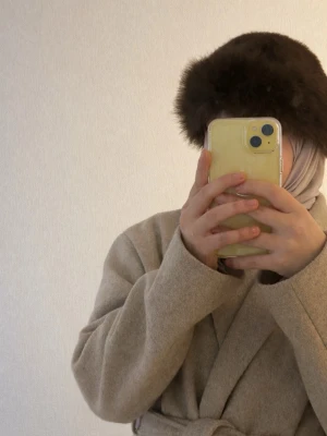 Brun fluffig mössa  - Brun fluffig mössa , väldigt skön i material 💗