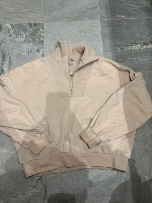 Sweatshirt från hm  - Fint skick 