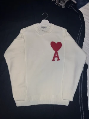 Ami Paris tröja : Äkta  - Äkta ami Paris tröja storlek Small priset är prutbart spritt ny 
