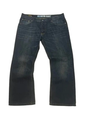 Baggy bootcut jeans - Ett par feta baggy bootcut jeans från redwood. Bootcut börjar komma in i trenden så passa på och köpa dessa till ett utmärkt pris. Skickat är väldigt bra och dem passar verkligen till allt. Priset kan diskuteras vid en snabb affär.