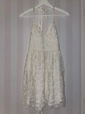 Studentklänning - Gullig klänning från Hollister som passar perfekt till exempelvis studenten! 🫶🏻