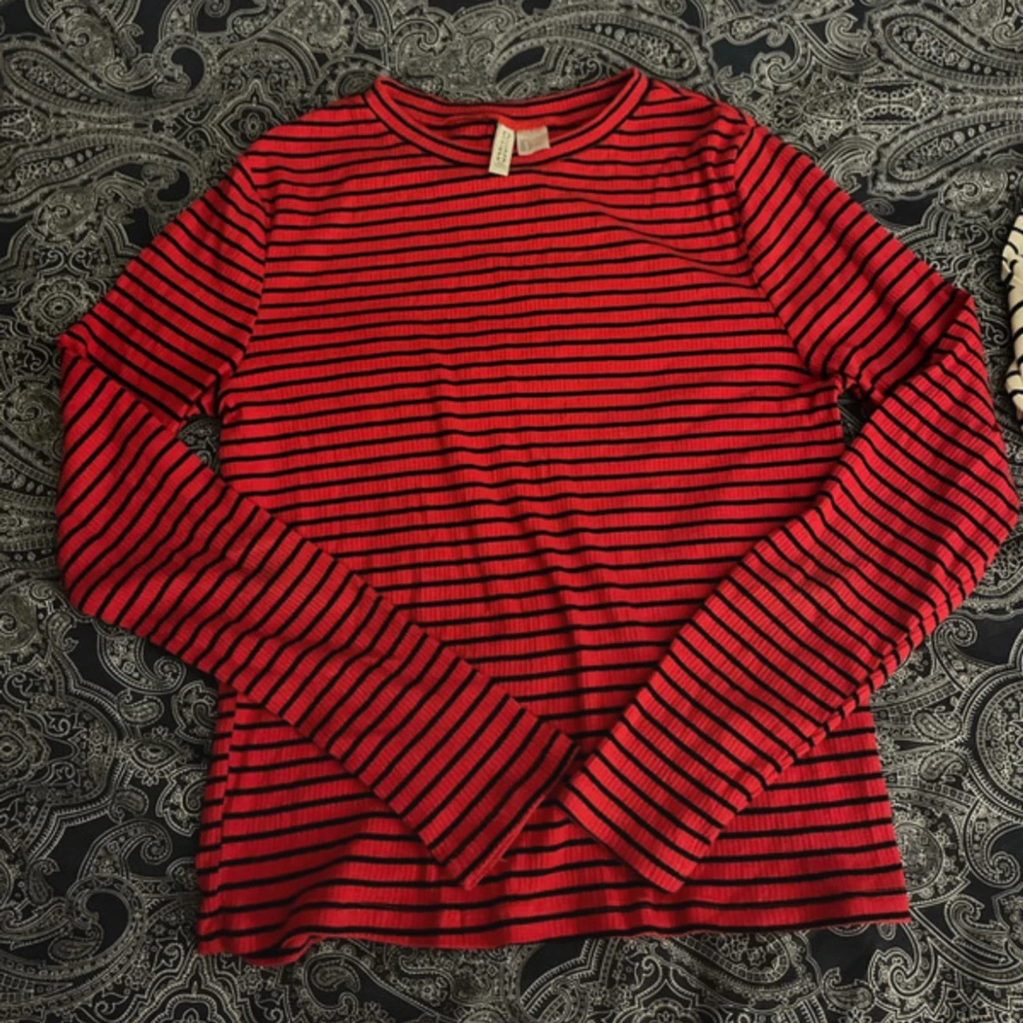 Två långärmade tröjor - 1