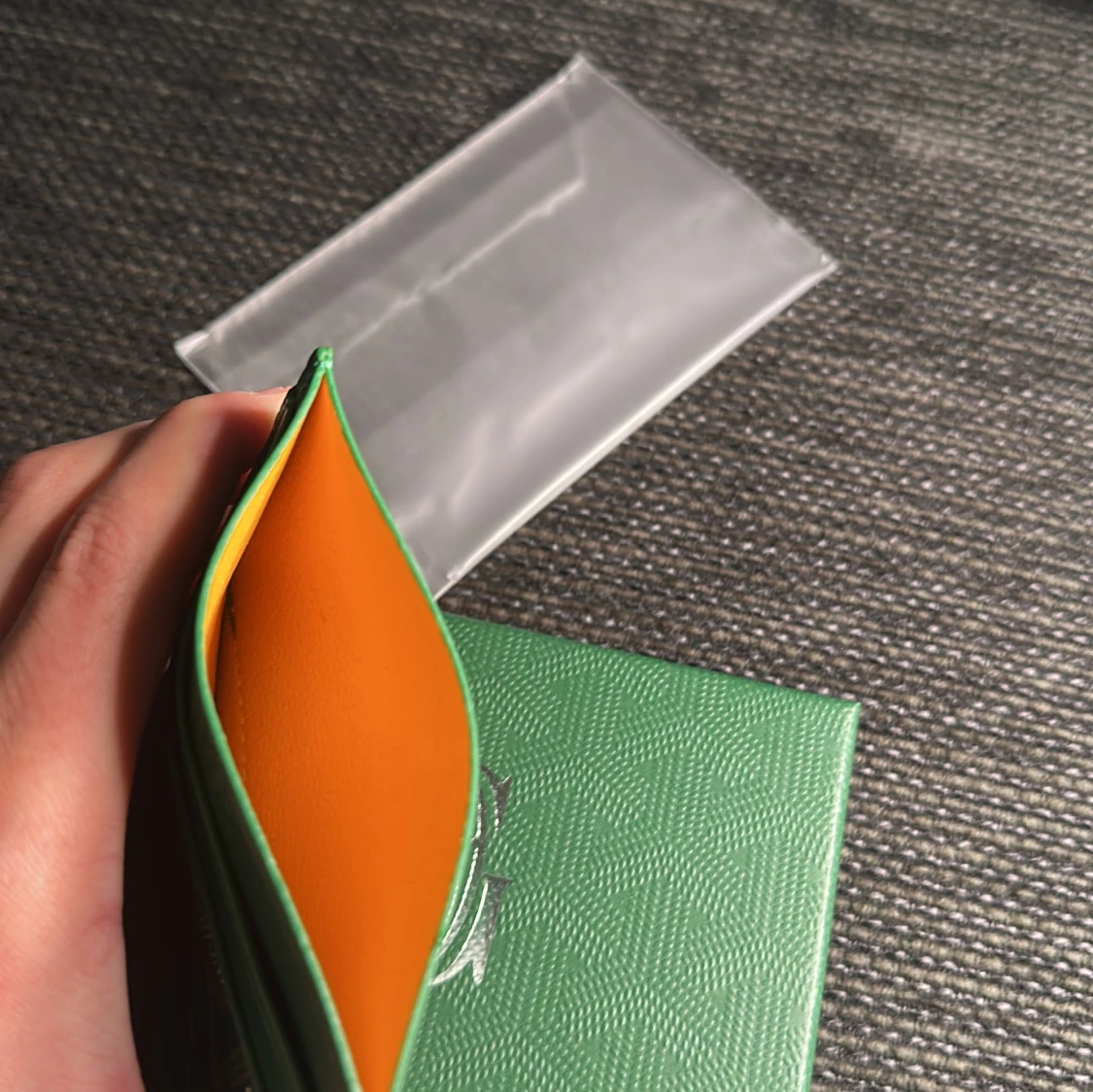 Grön plånbok med mönster - 3