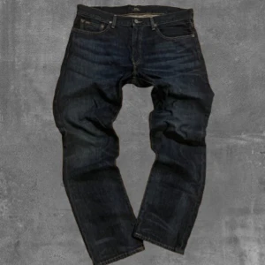 Polo Ralph Lauren Jeans  - Sköna Ralph Lauren Jeans med tvätt, jeansen är straight Leg. Storleken är W34 L34. Jeansen är i  nyttskick. Tags fås med vid sidan av. Säljer pga att jeansen är för stora för mig. Kom privat vid frågan om de olika måtten. Hör av er vid yttligare frågor och funderingar! 