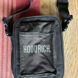 Hoodrich väska  - En hoodrich väska som inte används längre men som funkar jättebra att använda.