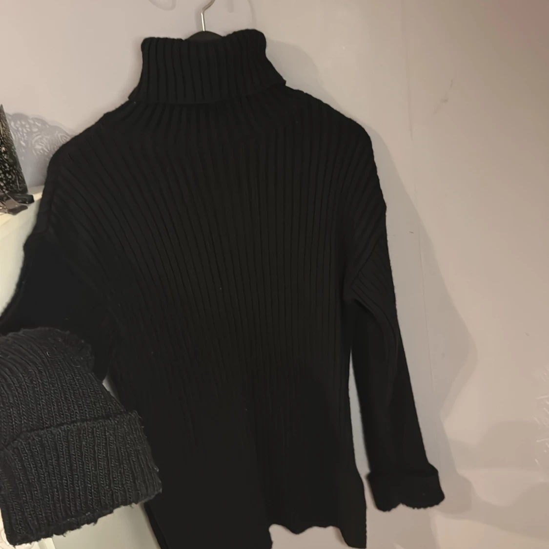 Svart ribbad polotröja från NA-KD - 1