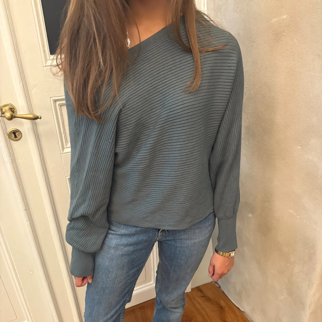 Mörkgrön ribbad tröja med långa ärmar - 1