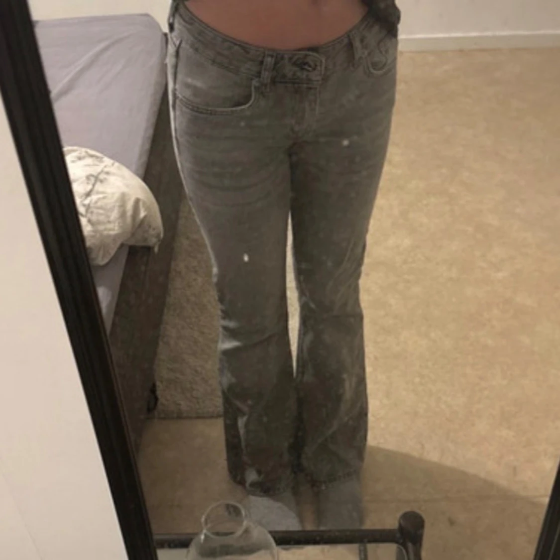 Grå bootcut jeans från Levi's - 2