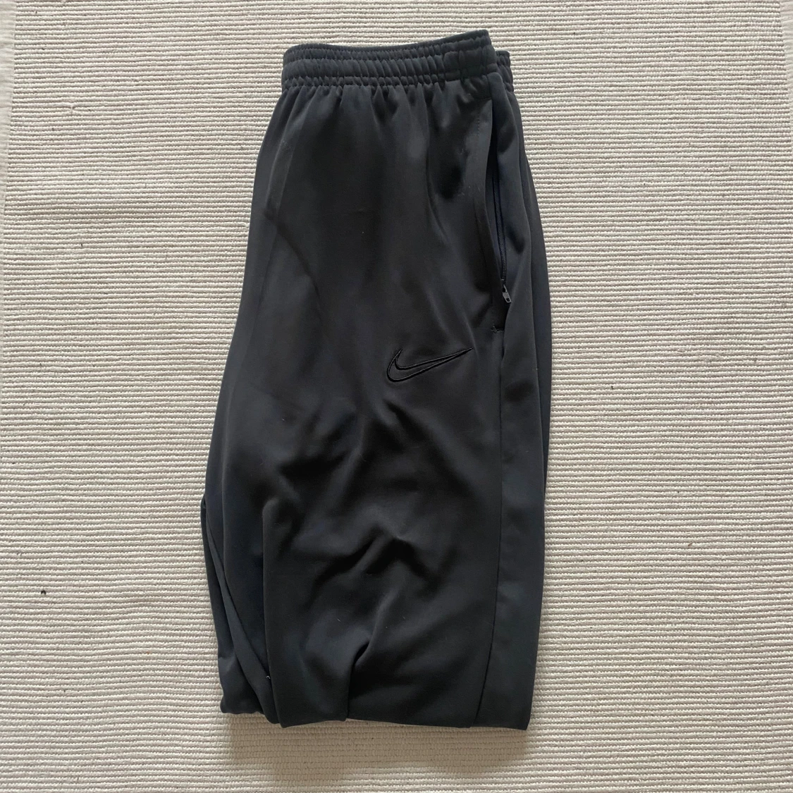 Grå Nike Dri-Fit träningsbyxor - 2